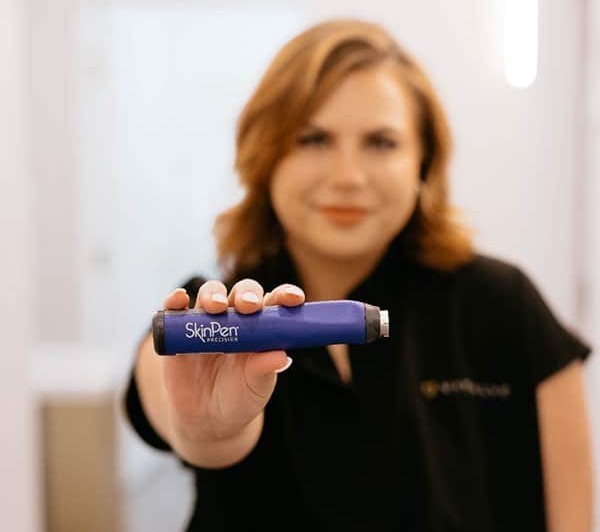 Vitalyc Staff holding a skinpen that is used for microneedling.